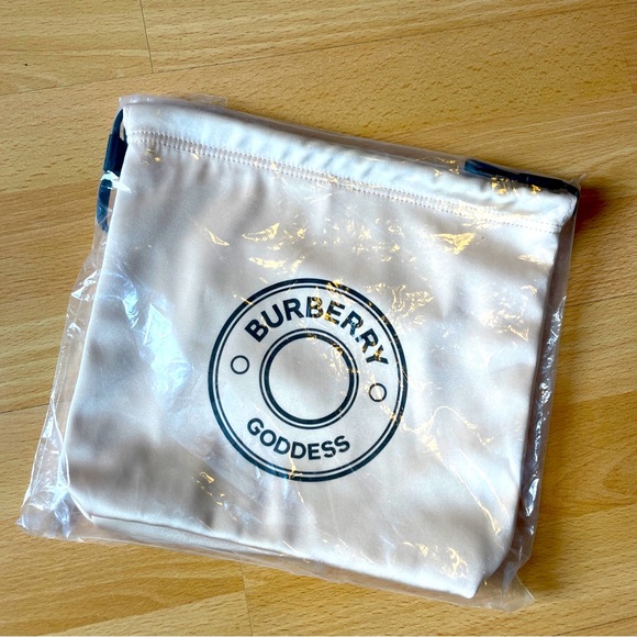 Burberry Handbags - NWT Burberry Goddess Travel Perfume Case, Clutch, Pouch, Drawstring Bag , Beige.